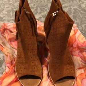NEW 1/2 OFF SALE🔥🔥 TOMS suede “Majorca” peep toe